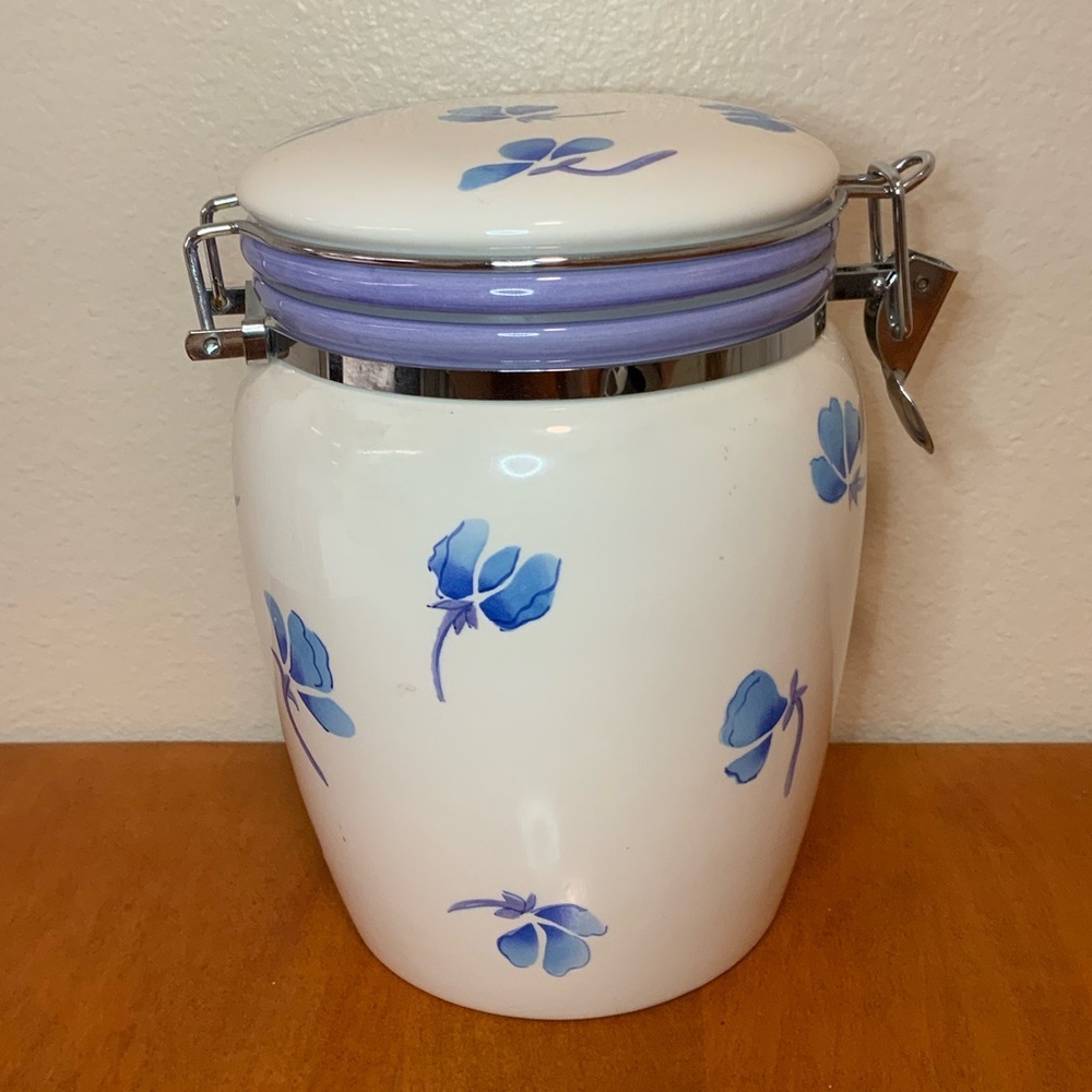 Vintage Inspirado Stonelite Blue Floral Canister